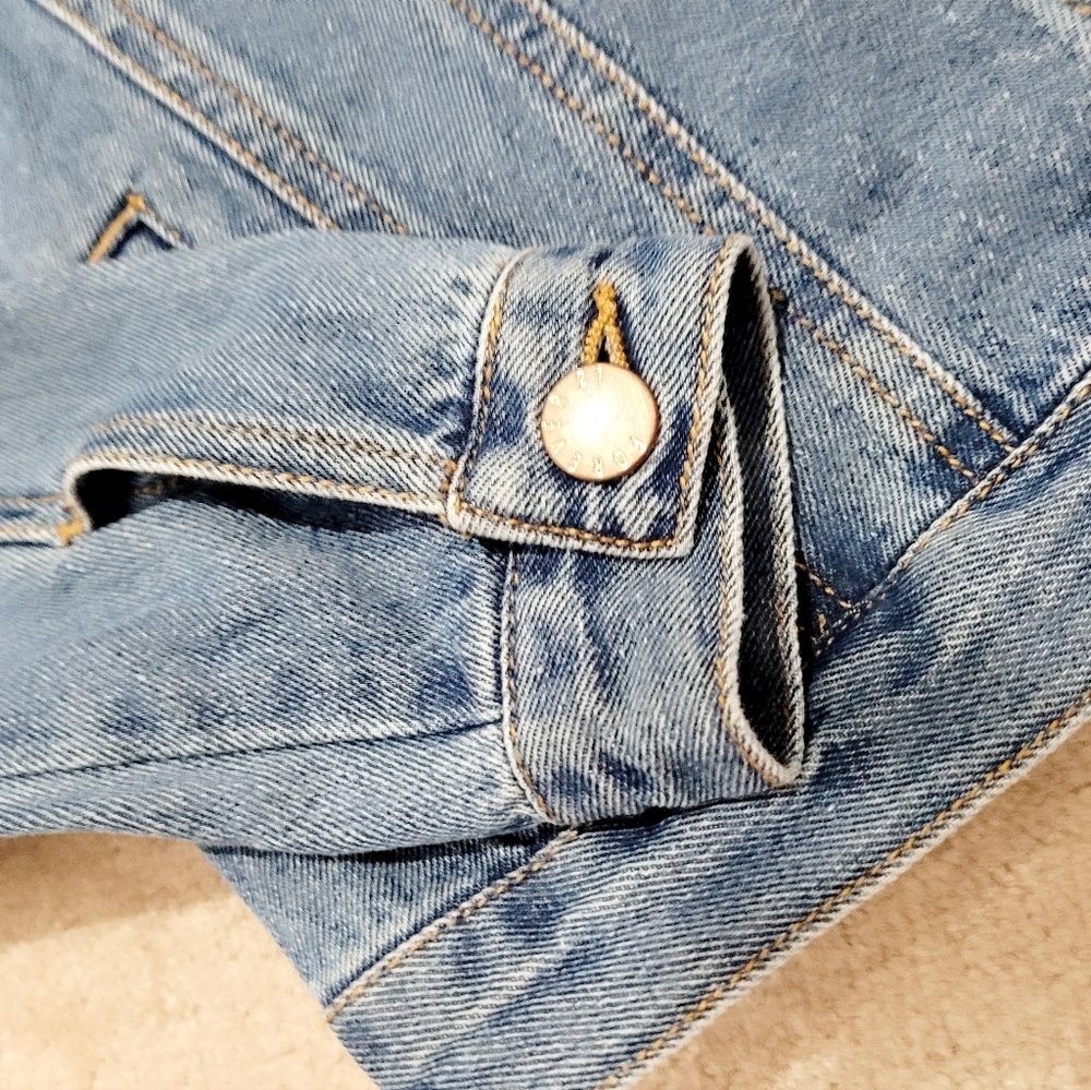 Forever 21 Womens Denim Jean Trucker Jacket Size Small Blue Classic 100% Cotton - Picture 9 of 13